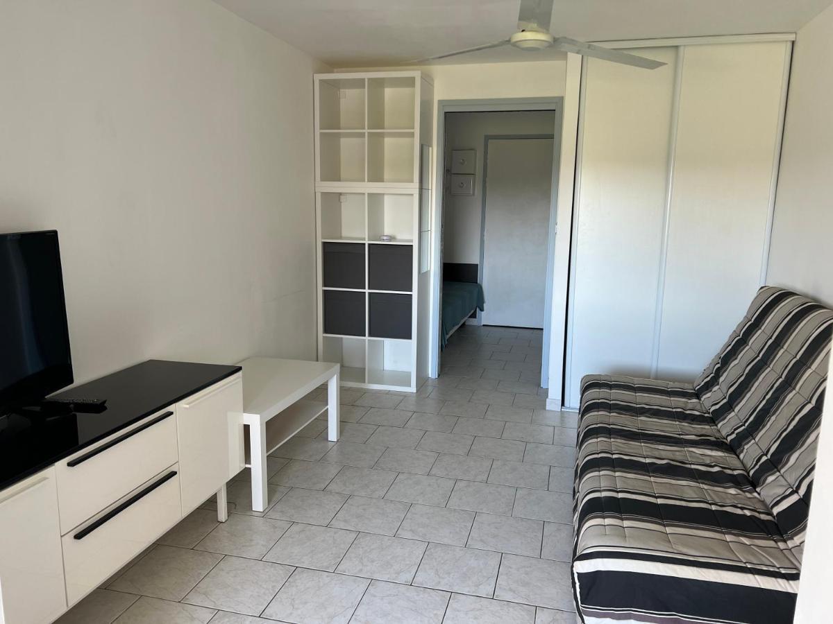 Joli Studio Tres Clair A Proximite Mer Pour 3 Personnes La Londe-les-Maures Esterno foto
