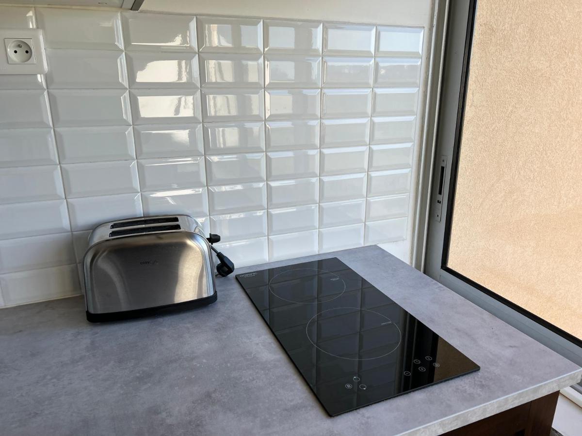 Joli Studio Tres Clair A Proximite Mer Pour 3 Personnes La Londe-les-Maures Esterno foto