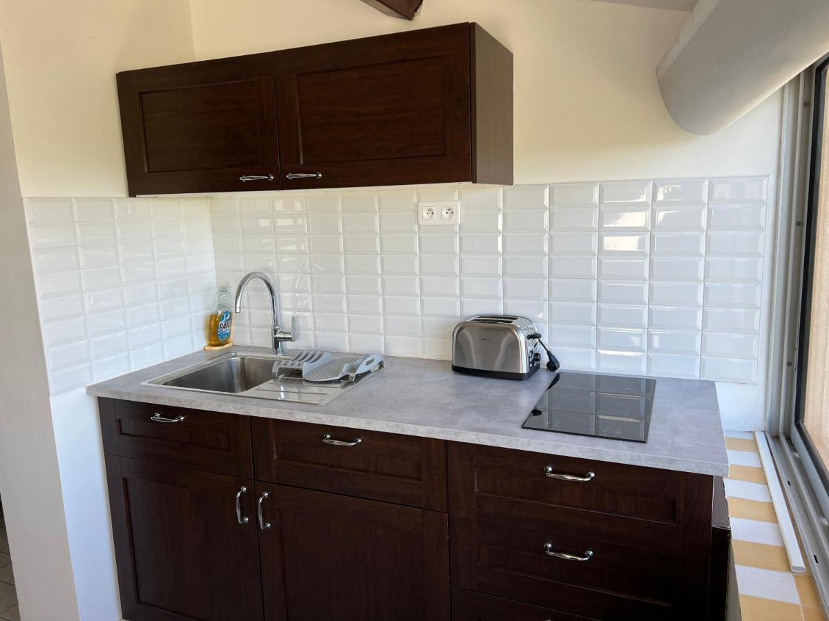 Joli Studio Tres Clair A Proximite Mer Pour 3 Personnes La Londe-les-Maures Esterno foto