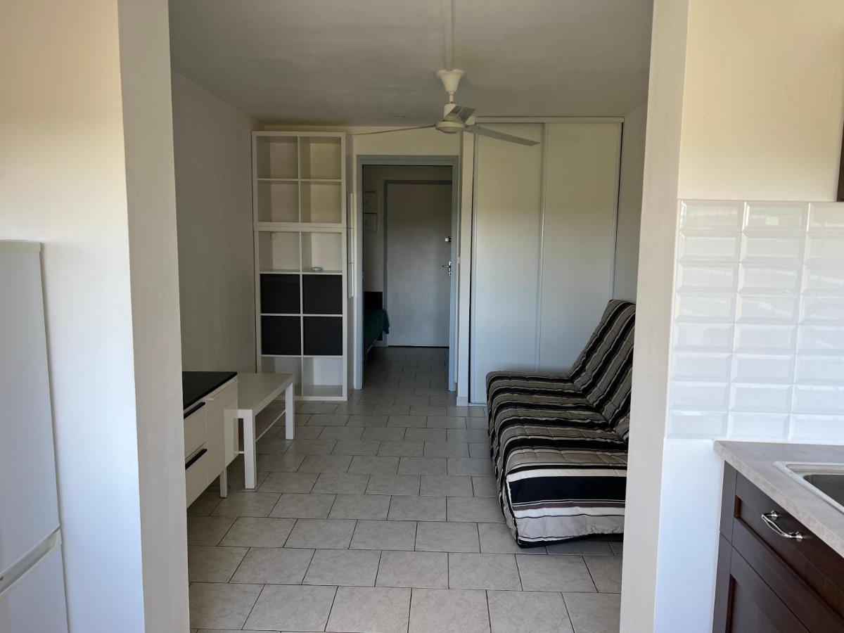 Joli Studio Tres Clair A Proximite Mer Pour 3 Personnes La Londe-les-Maures Esterno foto