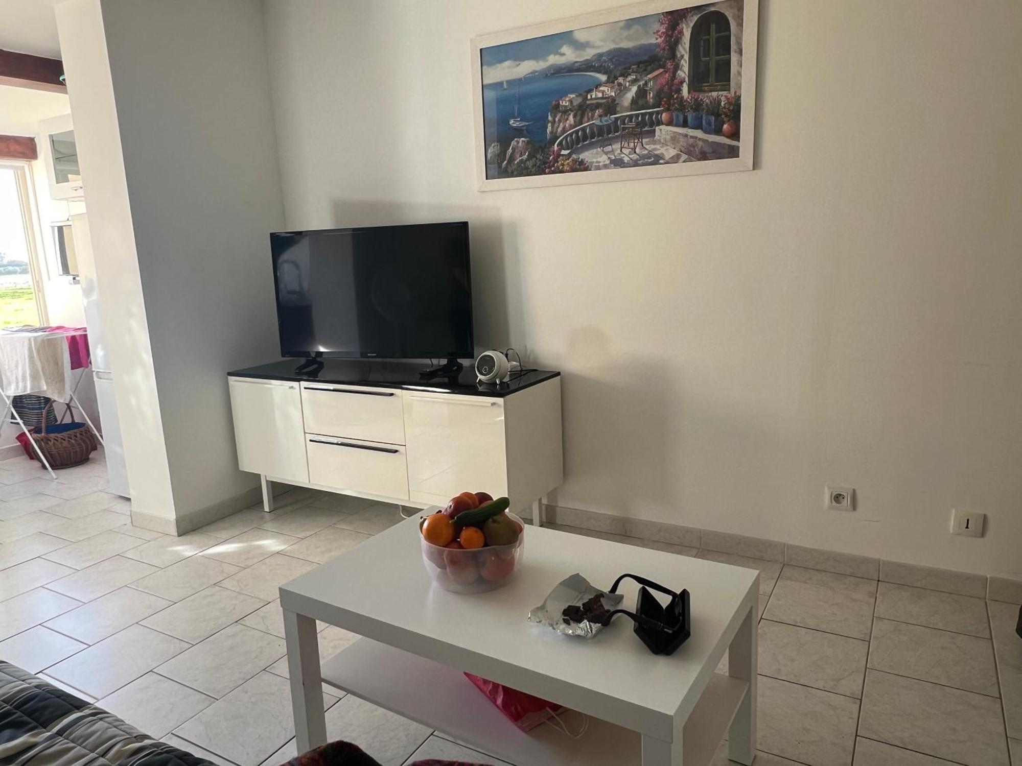 Joli Studio Tres Clair A Proximite Mer Pour 3 Personnes La Londe-les-Maures Esterno foto
