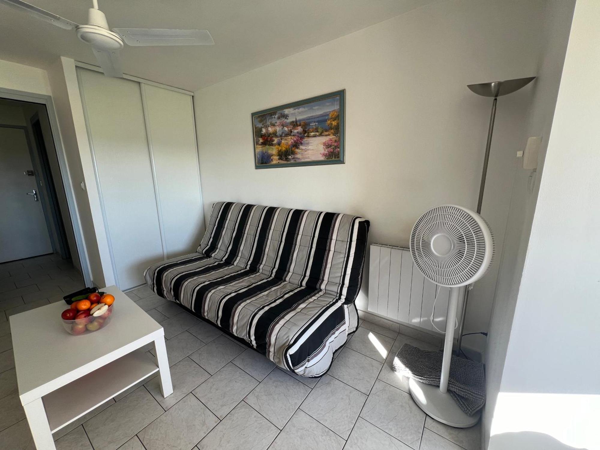 Joli Studio Tres Clair A Proximite Mer Pour 3 Personnes La Londe-les-Maures Esterno foto