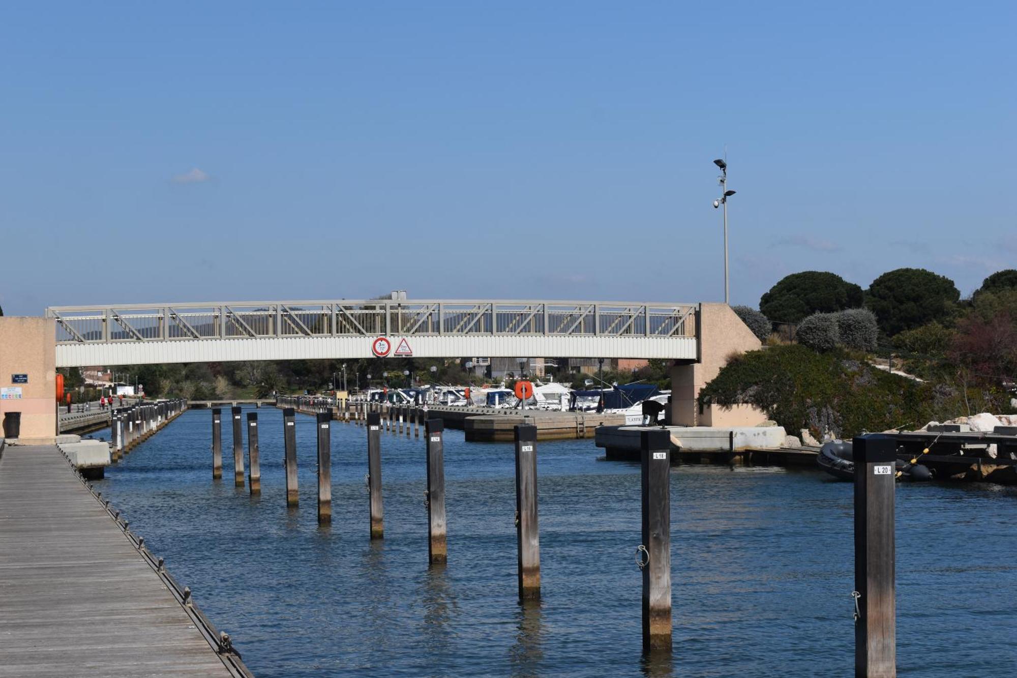 Joli Studio Tres Clair A Proximite Mer Pour 3 Personnes La Londe-les-Maures Esterno foto