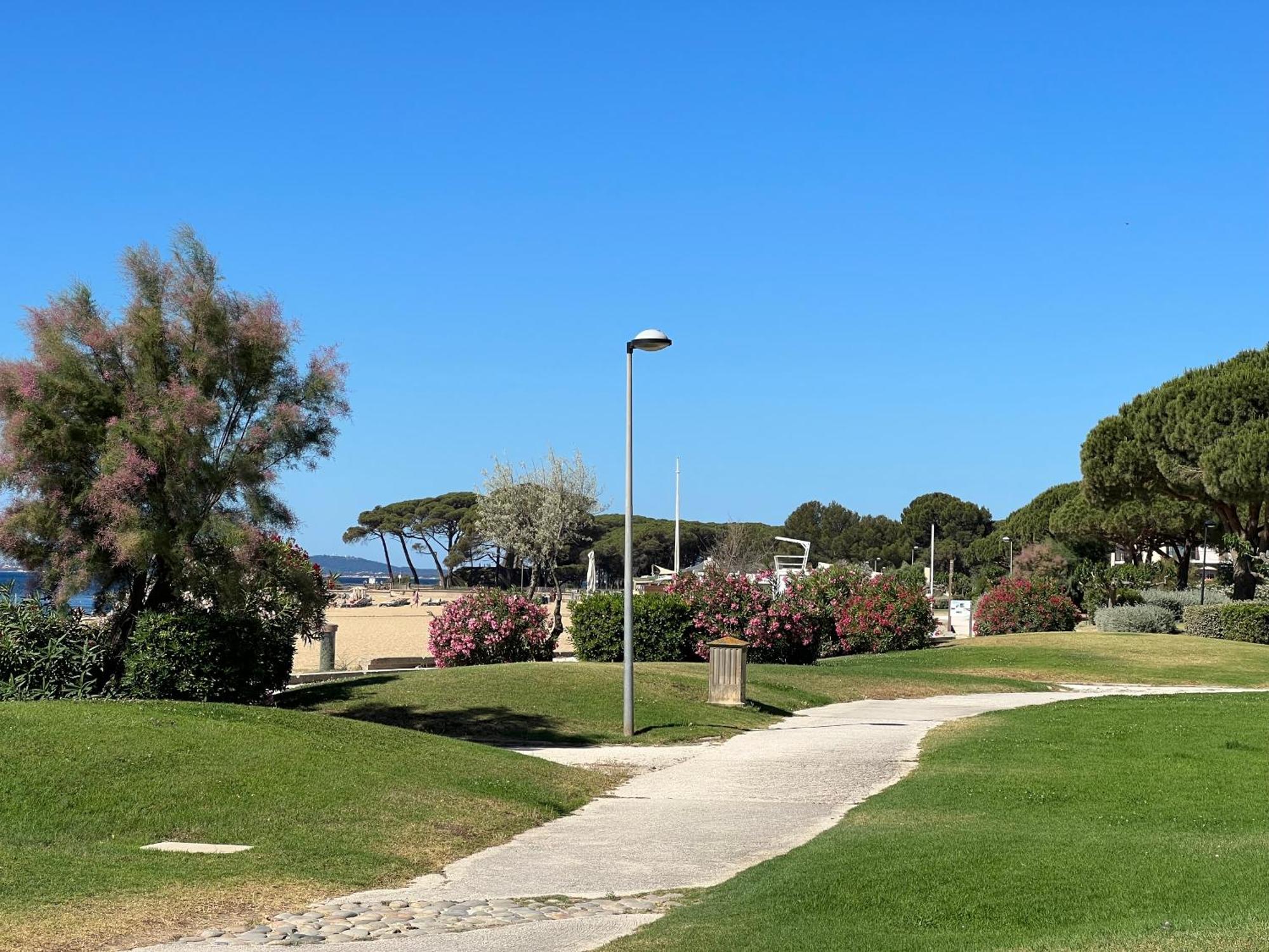 Joli Studio Tres Clair A Proximite Mer Pour 3 Personnes La Londe-les-Maures Esterno foto