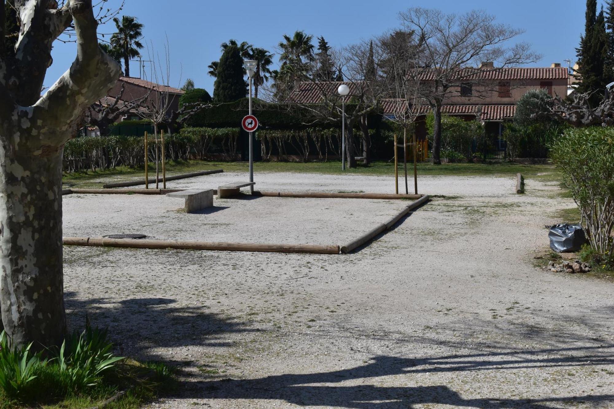 Joli Studio Tres Clair A Proximite Mer Pour 3 Personnes La Londe-les-Maures Esterno foto