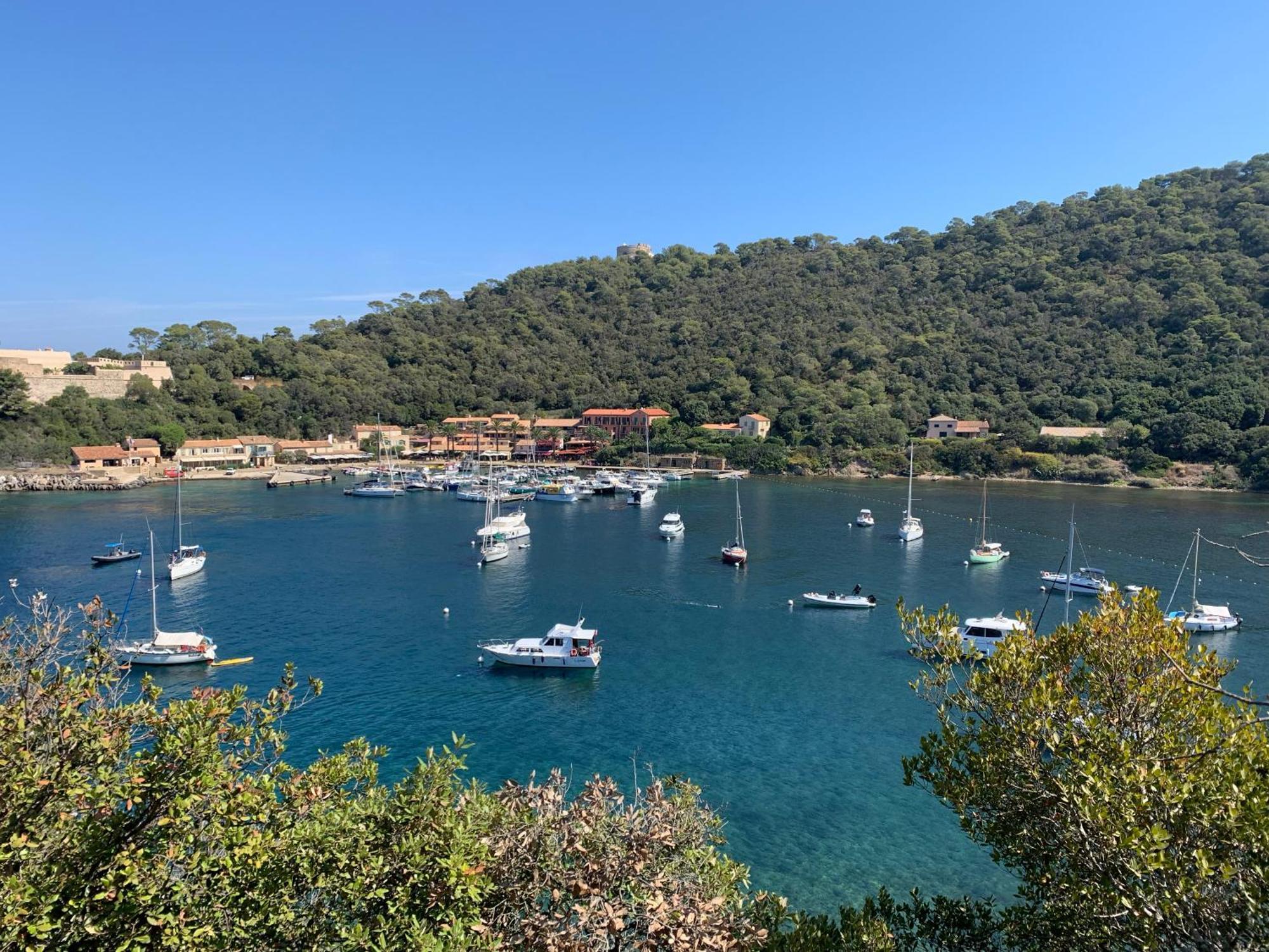 Joli Studio Tres Clair A Proximite Mer Pour 3 Personnes La Londe-les-Maures Esterno foto